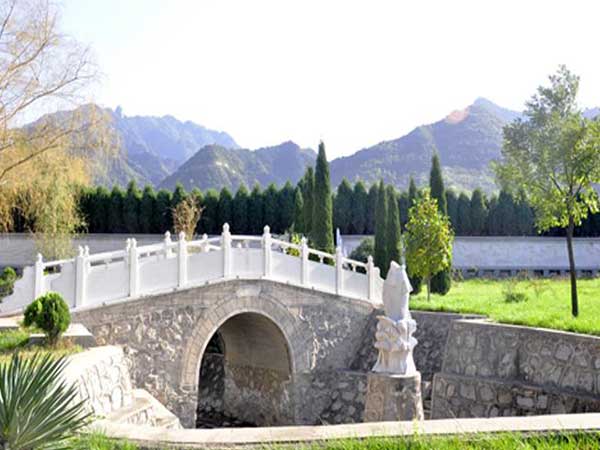 慈恩園公墓地處西安市長(zhǎng)安區(qū)五臺(tái)鄉(xiāng)留村0.88萬(wàn)起
