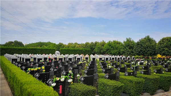 閻良漢皇樹葬墓園的建筑風(fēng)格有何特色？