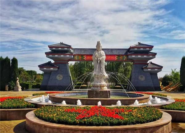 在選擇西安漢皇樹葬墓園的葬式時，家屬應(yīng)該考慮哪些因素？