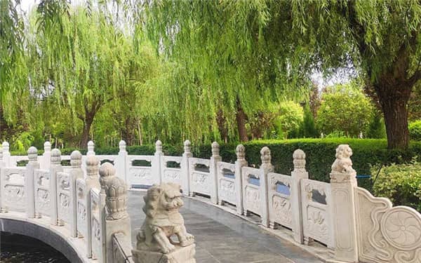 西安漢皇墓園如何確保墓區(qū)的清潔與整潔？