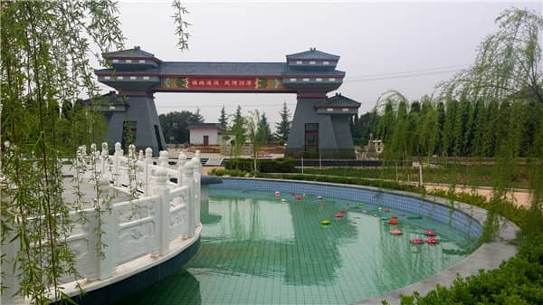 相比傳統(tǒng)的土葬，漢皇樹葬墓園的生態(tài)葬有哪些優(yōu)勢？