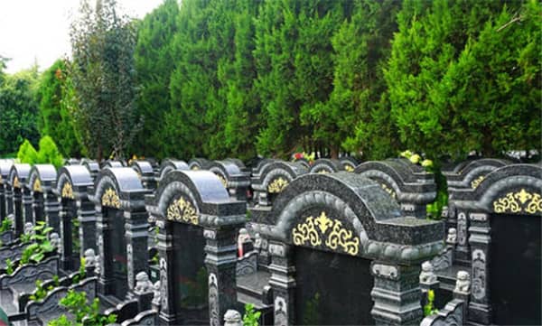 請(qǐng)問(wèn)西安漢皇樹(shù)葬墓園的花壇葬服務(wù)價(jià)格如何