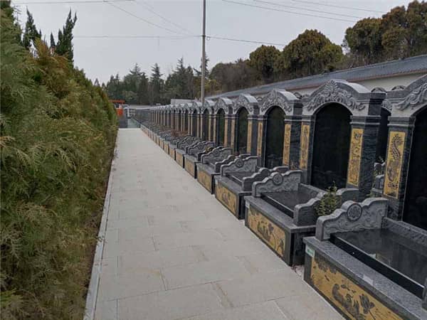 西安漢皇樹(shù)葬墓園的懷信園、百福園、懷禮園藝術(shù)立碑服務(wù)有哪些特色，如何滿足客戶的個(gè)性化需求？