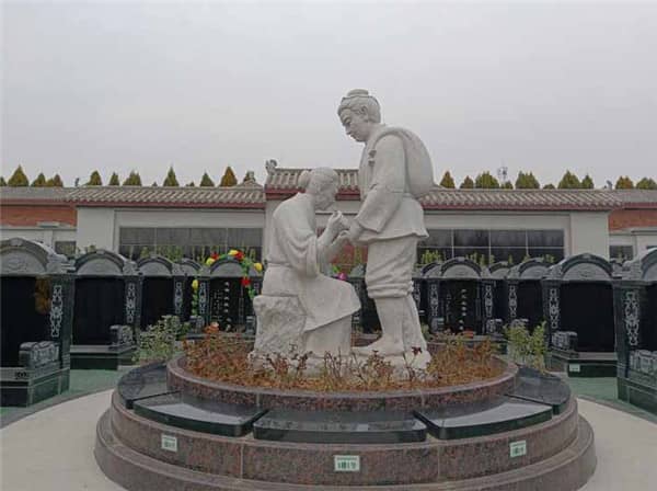 西安公墓的工作人員服務(wù)態(tài)度對(duì)家屬有何重要意義？
