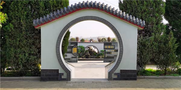 西安漢皇樹(shù)葬墓園的藝術(shù)立碑有哪些特色？