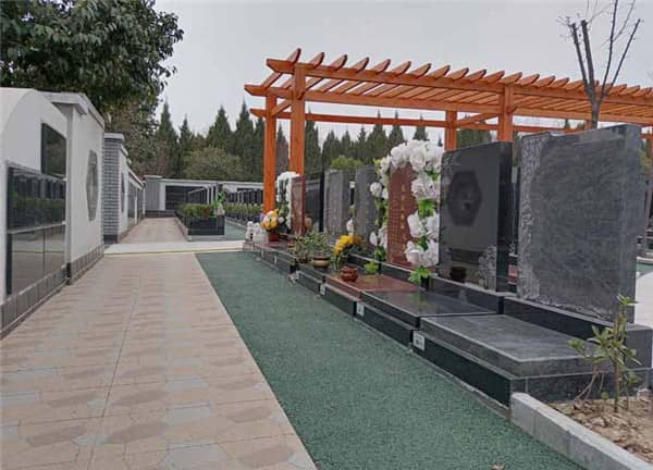 西安漢皇樹(shù)葬墓園的壁葬服務(wù)有哪些特點(diǎn)，如何體現(xiàn)逝者的尊嚴(yán)？