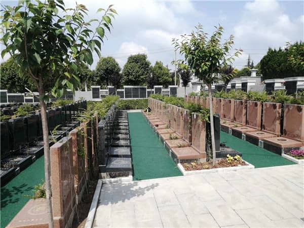 漢皇樹葬墓園和昭陵墓園在服務(wù)設(shè)施方面有何異同，家屬應(yīng)如何考慮？