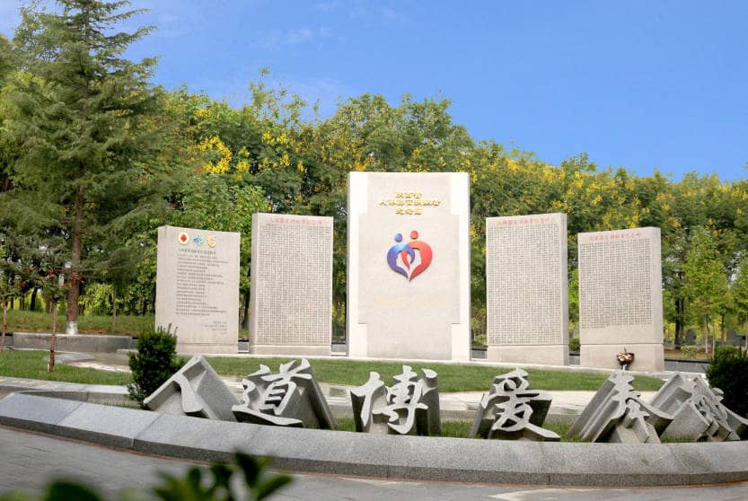 西安鳳棲山墓園是否具備合法性？這一特點(diǎn)對(duì)家庭選擇墓園有何影響？