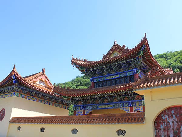 西安壽陽山墓園的“代客祭掃”服務(wù)具體包括哪些內(nèi)容，如何確保祭掃活動(dòng)的莊重與真摯？