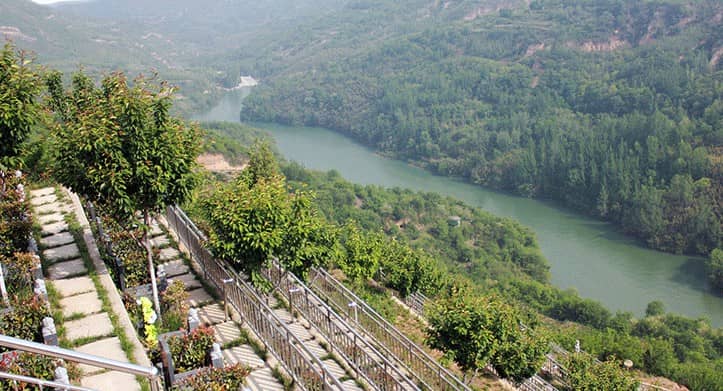 壽陽(yáng)山墓園（園區(qū)雕像）