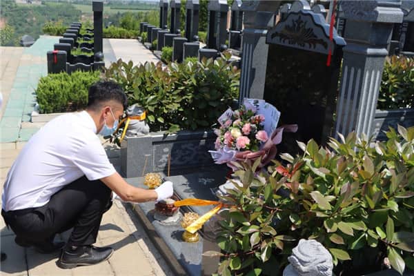 壽陽山墓園的名字有何由來，它位于西安市的哪個位置？