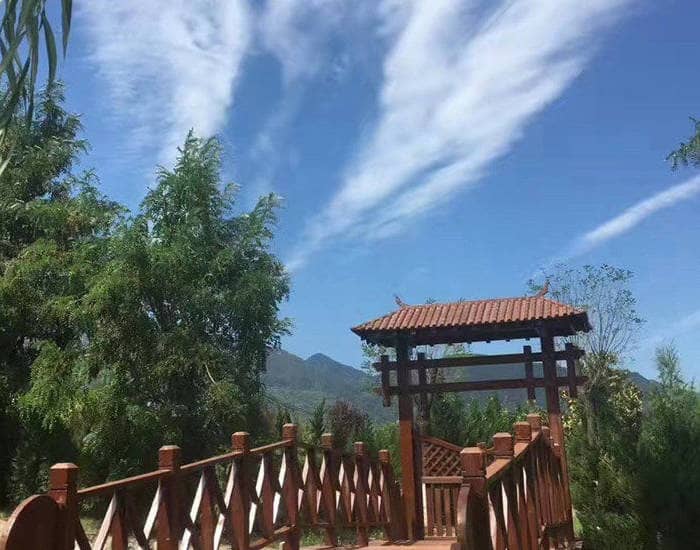 西安長安慈恩園公墓在地理位置和自然環(huán)境上有哪些獨特之處？