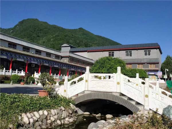 墓碑比一人高是否為吉兆的文化解讀