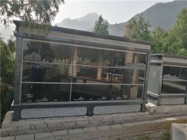 西安九龍山公墓內(nèi)不同墓區(qū)的立碑葬式價格為何會有所不同?