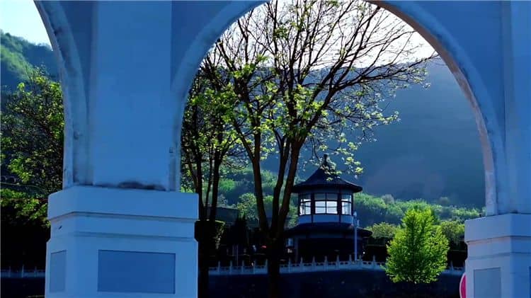 西安東郊好的霸陵新區(qū)墓園地址，西安東郊霸陵新區(qū)墓園的介紹與服務