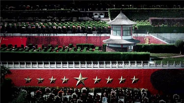 西安霸陵墓園在員工培訓(xùn)和團(tuán)隊(duì)建設(shè)方面有哪些做法？