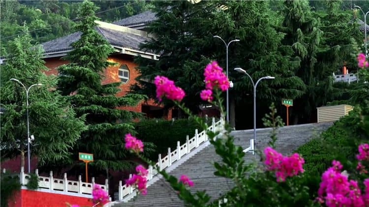 西安霸陵墓園新區(qū)是否提供個性化定制服務(wù)？