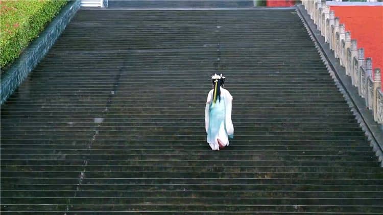 西安霸陵墓園新區(qū)倡導(dǎo)社區(qū)公祭、絲帶寄哀思