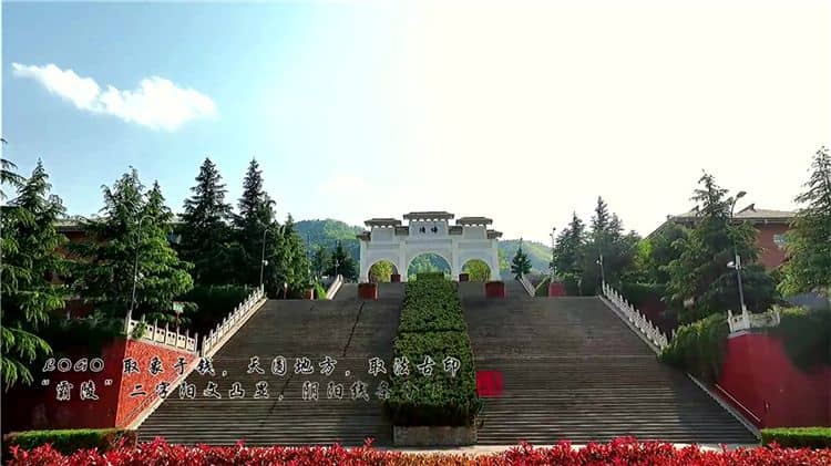 如何獲取霸陵公墓的相關(guān)信息，如位置、環(huán)境、風(fēng)水等？