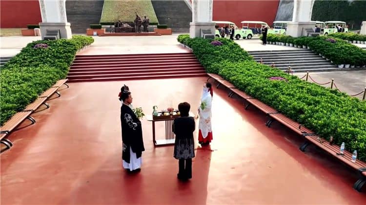 西安霸陵墓園新區(qū) 氣勢宏偉西安霸陵墓園新區(qū)，真正的安息之地