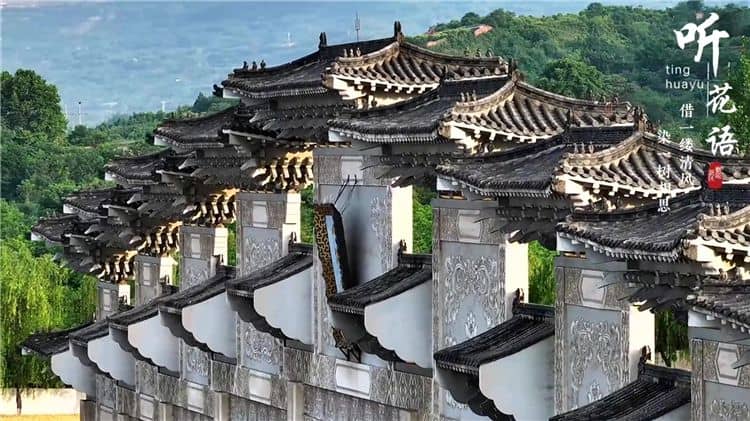西安霸陵墓園新區(qū)在服務(wù)流程中如何體現(xiàn)“開拓、創(chuàng)新、拼搏、發(fā)展”的理念？