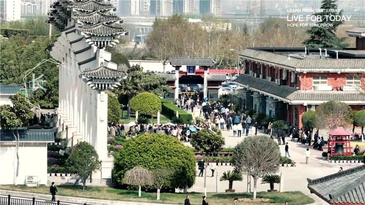 如何從西安地鐵1號線到達(dá)西安霸陵墓園新區(qū)？
