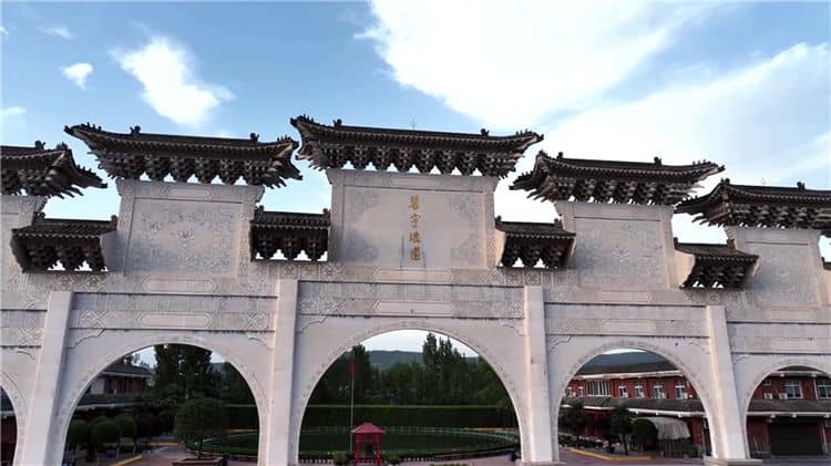 西安灞橋區(qū)霸陵墓園有哪些類型的墓地提供？