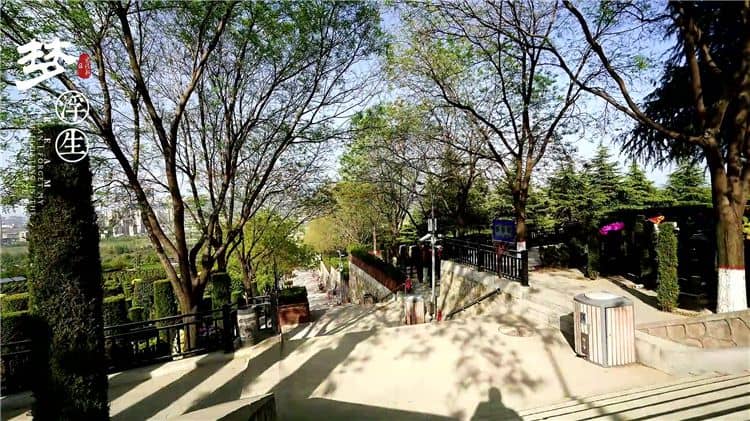 西安霸陵墓園的雙穴草坪葬價(jià)格是多少？