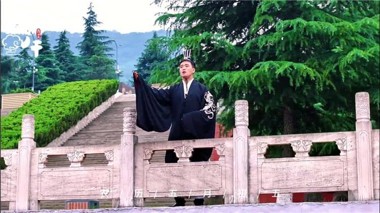 西安霸陵墓園新區(qū)在選擇墓位時有哪些注意事項(xiàng)和建議？
