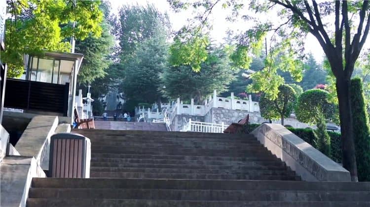 西安霸陵墓園新區(qū)是否舉辦過紀(jì)念活動(dòng)或公益活動(dòng)？