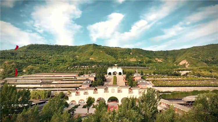 西安鳳棲山公墓霸陵墓園新區(qū)哪個(gè)好？?jī)?yōu)缺點(diǎn)分析