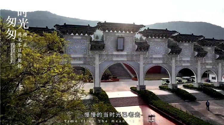 在西安霸陵墓園購買墓地時，家屬應(yīng)該如何考慮預(yù)算和墓地類型的選擇？