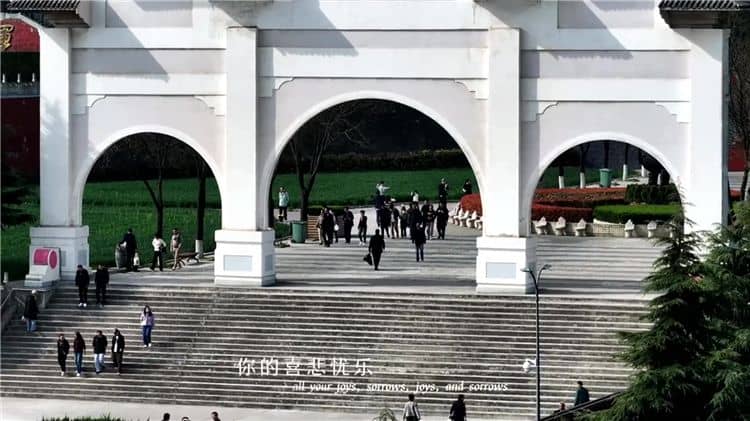 西安霸陵墓園新區(qū)在建筑規(guī)模和規(guī)劃設(shè)計(jì)上有哪些特色？