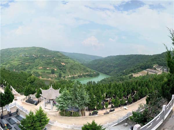 西安高橋地區(qū)墓園概覽：多個選擇，各具特色，滿足需求