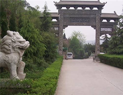 西安高橋墓園主要提供哪些類型的墓地？其價格區(qū)間大致如何？