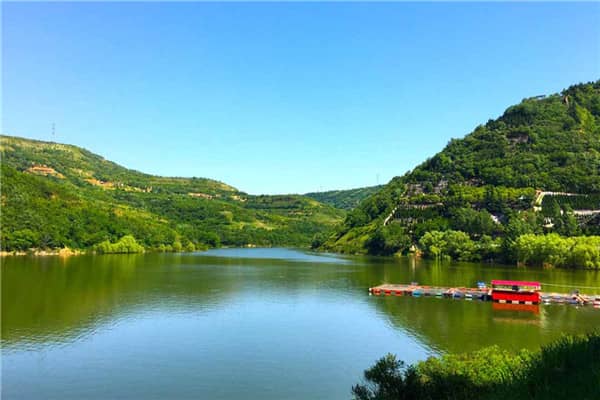 西安陵園墓地的標(biāo)準(zhǔn)尺寸是如何規(guī)定的，這些規(guī)定是否受到地域文化的影響？